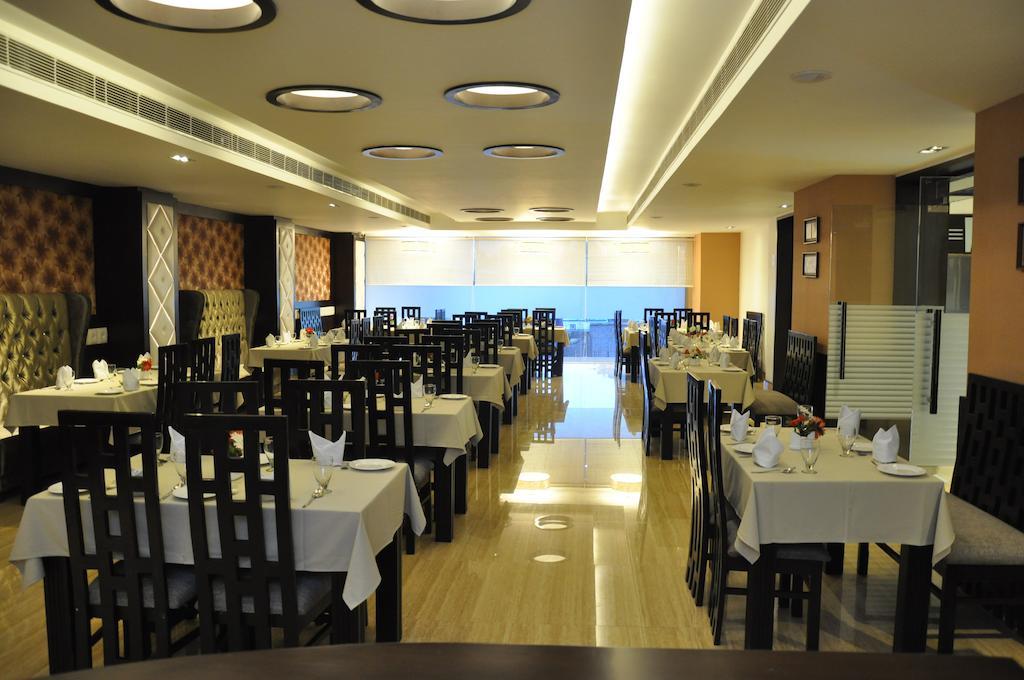 Hotel Prem Plaza Карнал Экстерьер фото